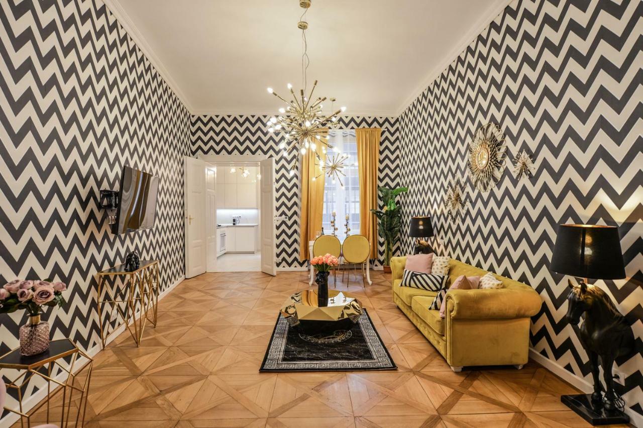 Dali Wenceslas Square Apartment Прага Экстерьер фото